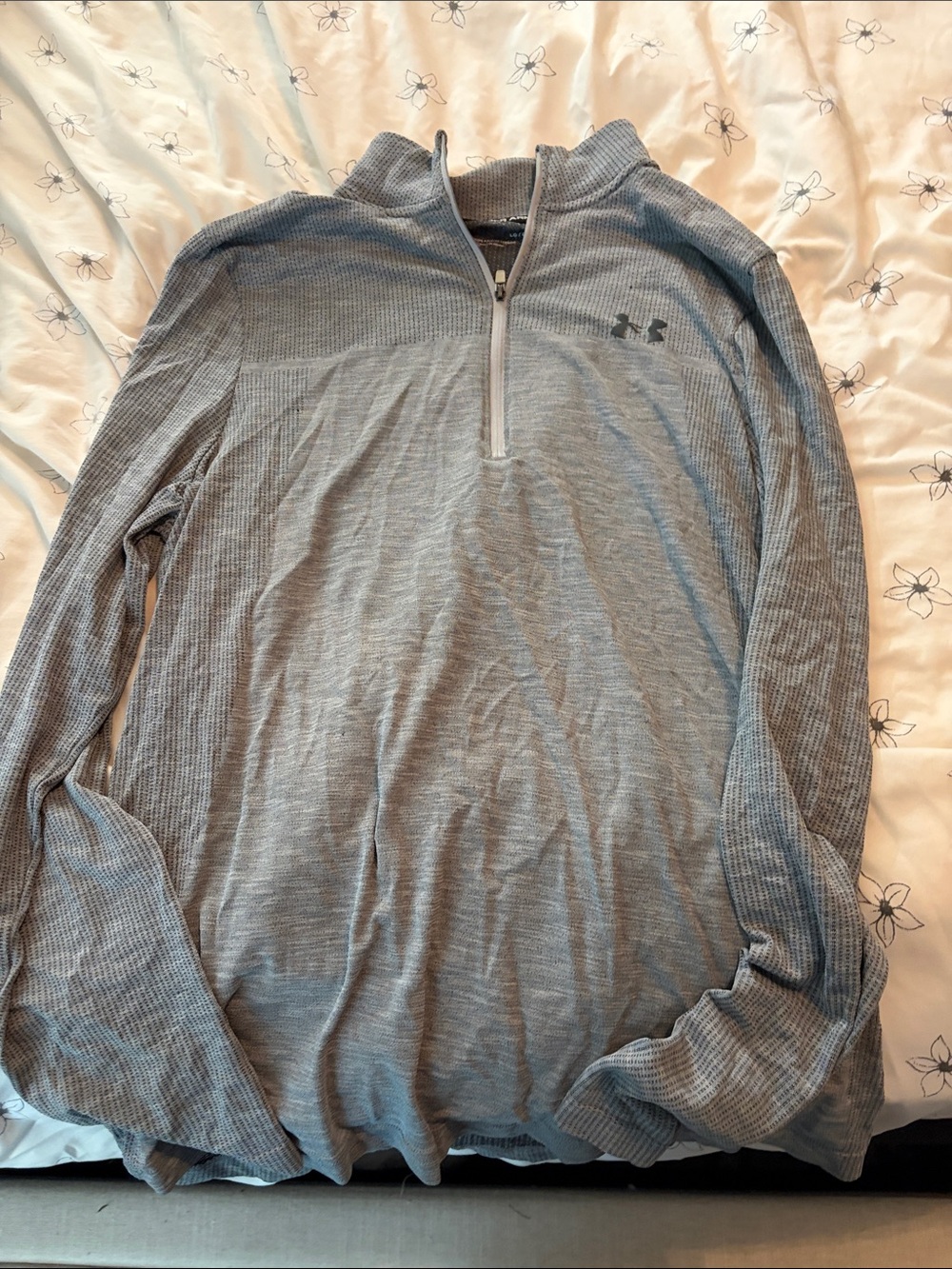 Men’s gray underarmour zip up